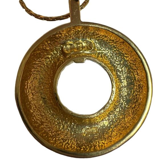 Camrose and Kross Jackie Kennedy “Parisian Circle' Pendant Necklace with Box - Picture 3 of 8